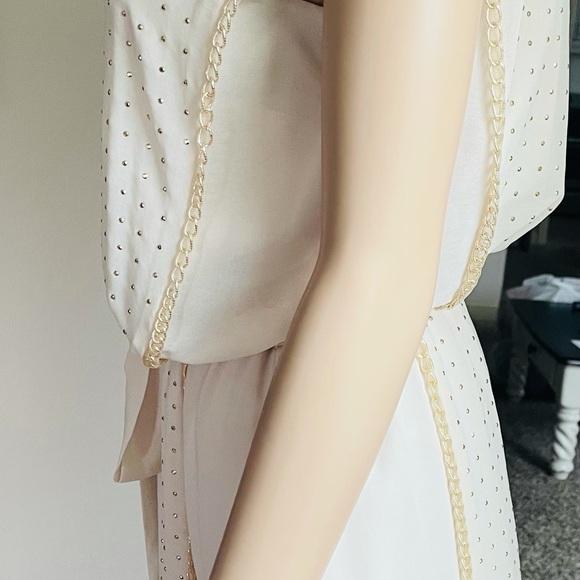 Cream and gold belted, light-weight dress with gold chain embedded on the seams. - Picture 4 of 9